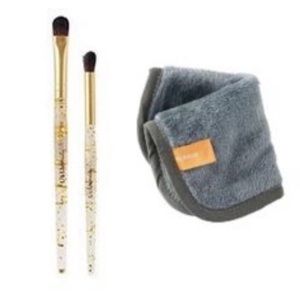 🟢 ULTA Beauty Make Up Tools Towel and Brushes New